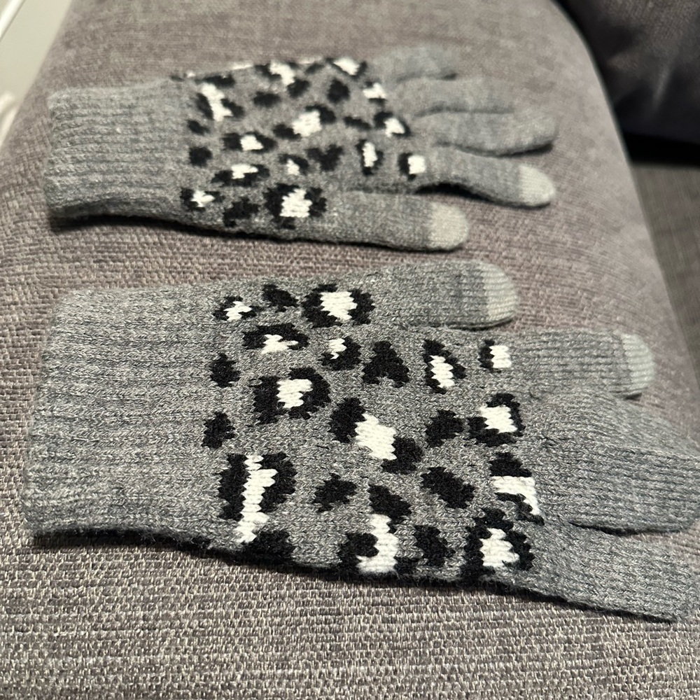 Cheetah gloves